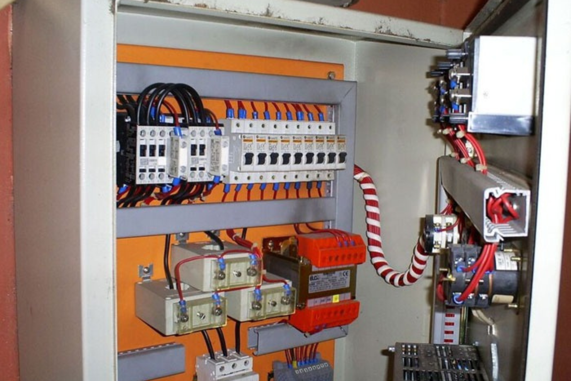 Sistemas Eléctricos